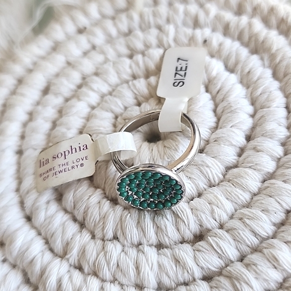 Green Unique Detailed Ring - New - Size 7 - Picture 2 of 4